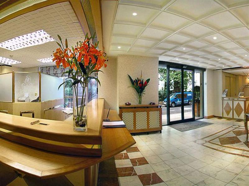 Norfolk Plaza Hotel London Exterior photo