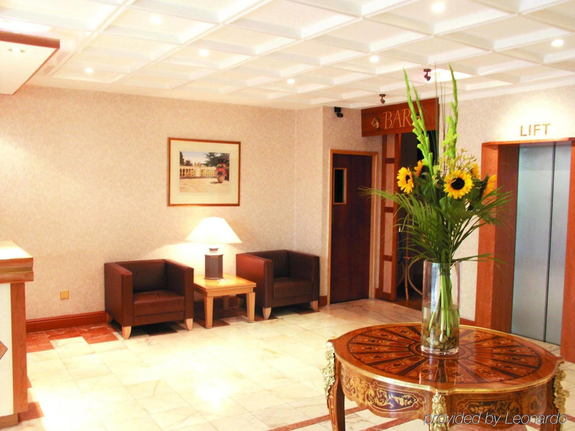 Norfolk Plaza Hotel London Interior photo